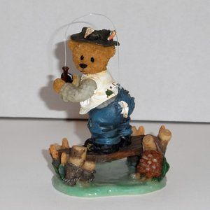 NWOT - Bear Fishing and Catching Itself Figurine